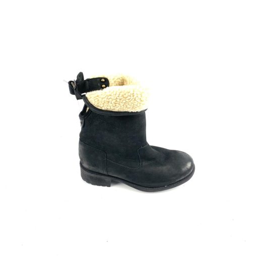 UGG
