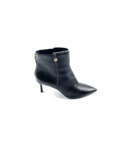 NINE WEST