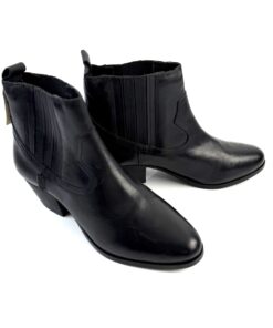 Alternative view of LEVI'S