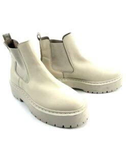 Alternative view of STEVE MADDEN