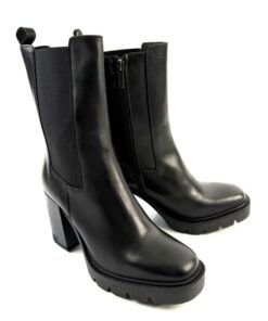 Alternative view of BRITISH PASSPORT