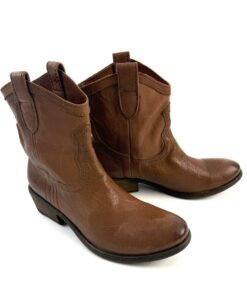 Alternative view of FRYE