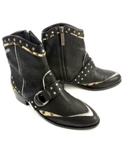 Alternative view of PEPE JEANS