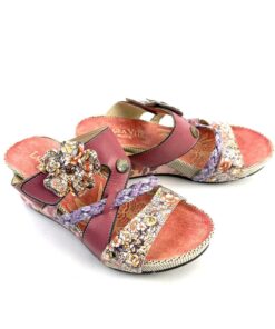 Alternative view of LAURA VITA