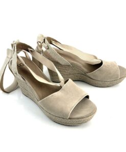 Alternative view of UGG