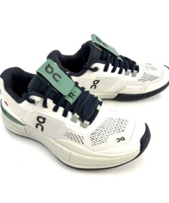 Alternative view of ON CLOUD THE ROGER PRO