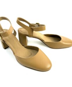 Alternative view of ANNA FIELD