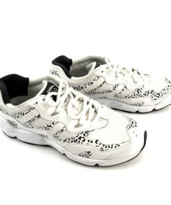 Alternative view of NEW BALANCE