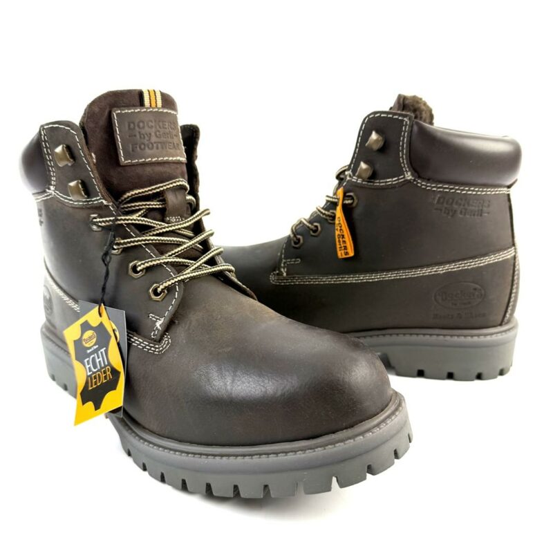 DOCKERS