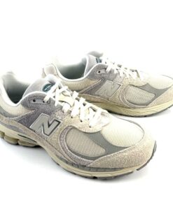Alternative view of NEW BALANCE 2002