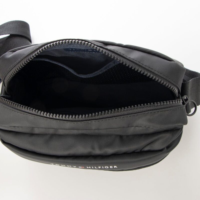 TOMMY HILFIGER SKYLINE CAMERA BAG - Image 4