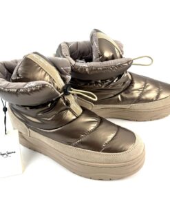 Alternative view of PEPE JEANS