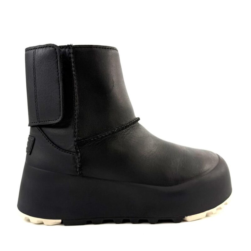 UGG CLASSIC STREETSCAPE - Image 4